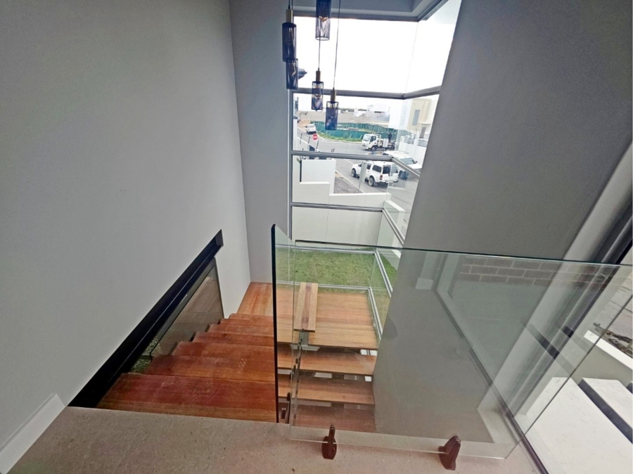  Bedroom Property for Sale in Sandown Western Cape